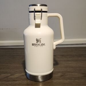 Stanley White Insulated Vacuum Growler with Handle